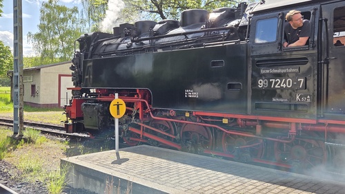 Dampflok der Harzer Schmalspurbahn am Bahnhof in Gernrode