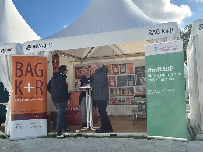 Stand der Bundesarbeitsgemeinschaft Kirche und Rechtsextremismus auf dem Katholikentag in Würzburg